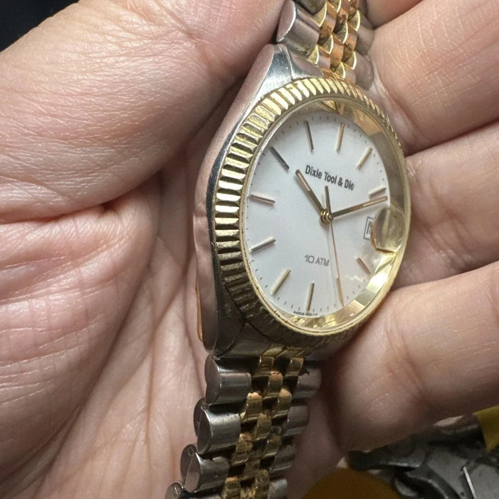Working Vtg Dixie Tool & Die Quartz Watch‎ 10 ATM Two Tone Date Mens Watch 35mm